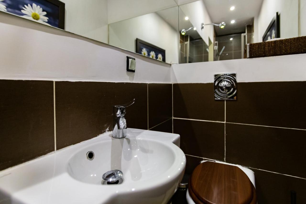 Lilly Apartment Main Train Station Old Town By The Castle Suites Красков Екстериор снимка