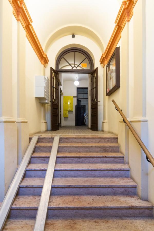 Lilly Apartment Main Train Station Old Town By The Castle Suites Красков Екстериор снимка